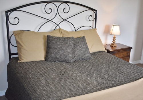 FAIRFAX BLACK/TAN KING BED COVER 110"X120"
